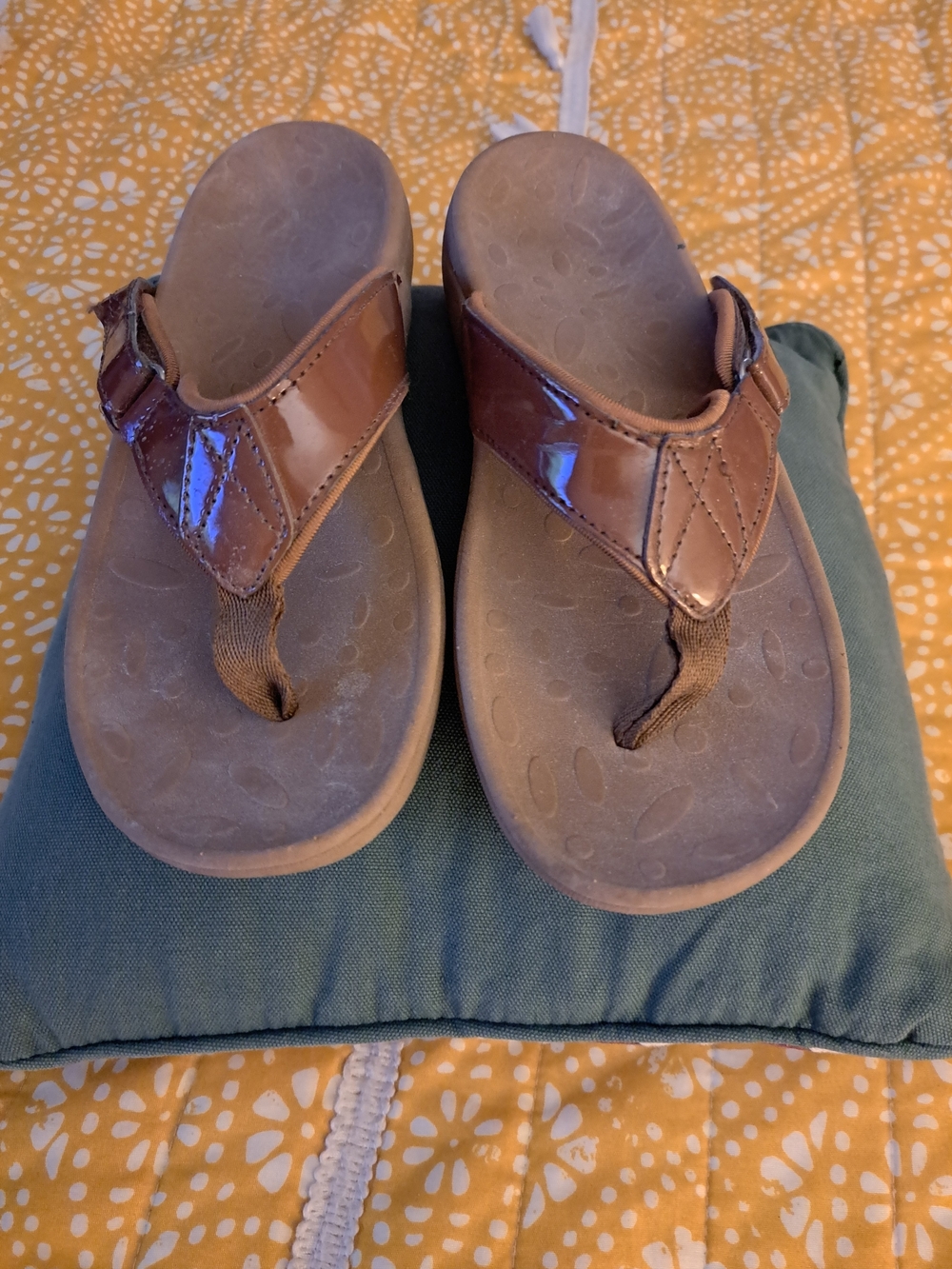 Whitin Brown Leather Flip Sandals - Casual Comfort